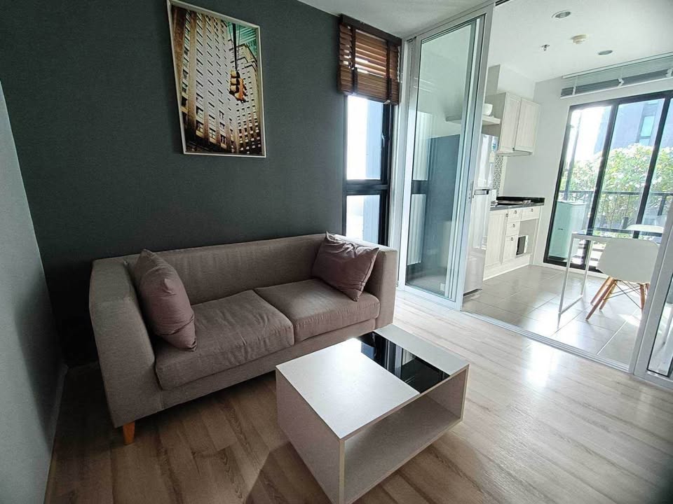 Pool view condo for rent at The Base Height – photo 8