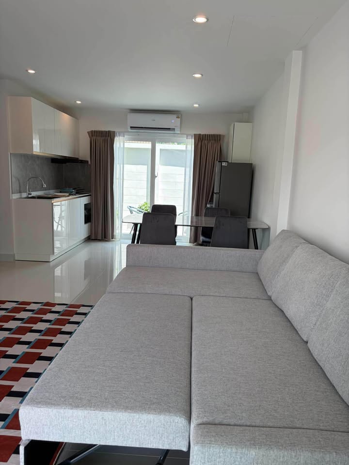 Brand-new 3-bed townhouse for rent opposite Robinson Thalang – photo 2