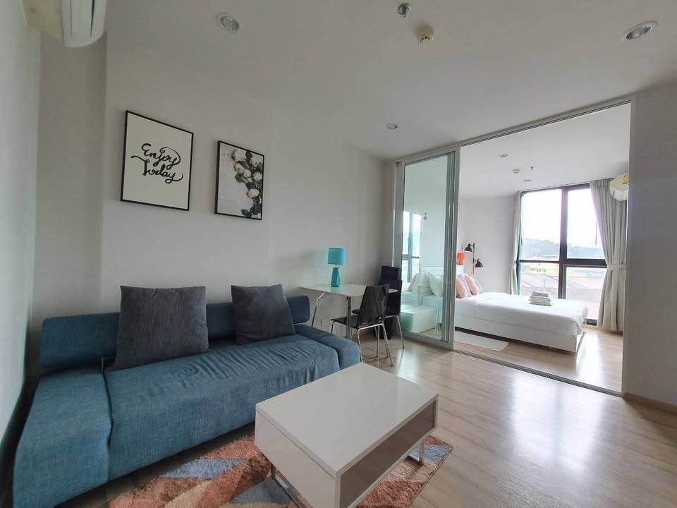 Pool view condo for rent at The Base Height – photo 12