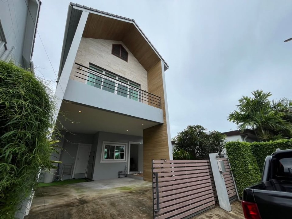 3-bedroom private pool villa for rent in Chalong