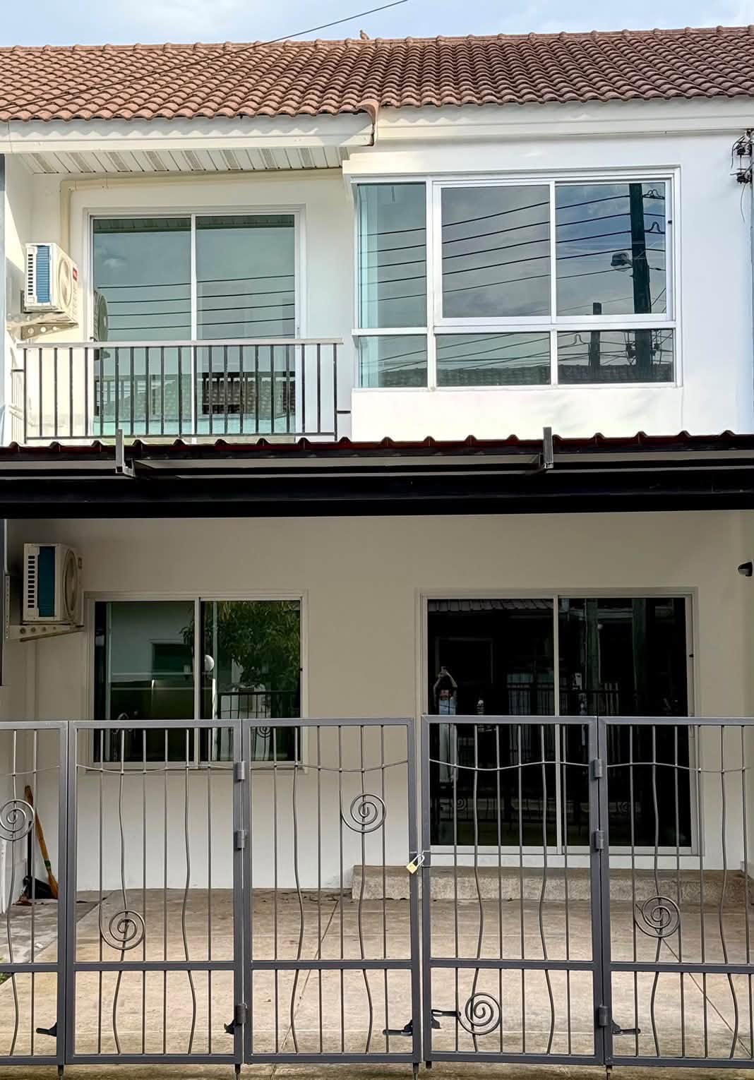 Renovated 3-bedroom townhouse for rent at Supalai Lagoon, Sapam – photo 1