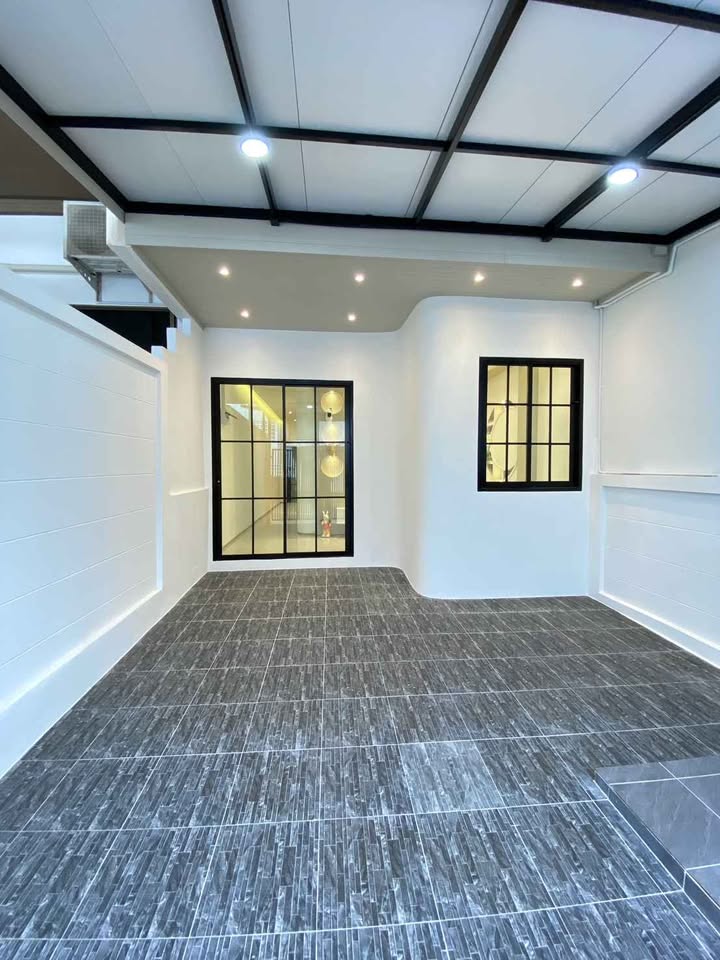 Renovated 2-storey townhome for sale in Rassada near Mission Hospital – photo 2