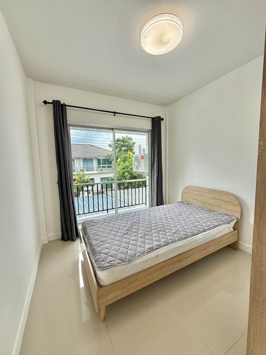 Renovated 3-bedroom townhouse for rent at Supalai Lagoon, Sapam – photo 8
