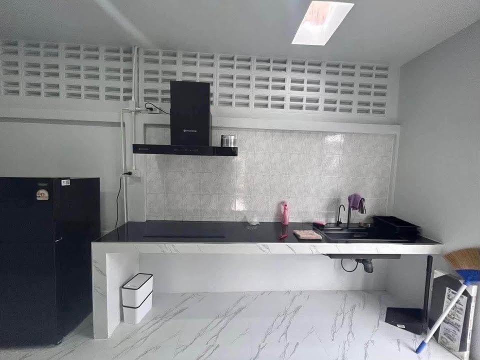 Furnished 2-bed corner house for rent at Srisuchat Grand View 2 – รูปที่ 2