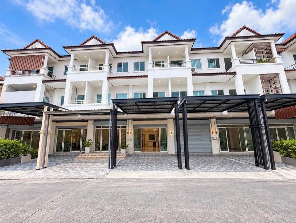 3-storey townhome for sale at Panason Bo Rae – photo 2