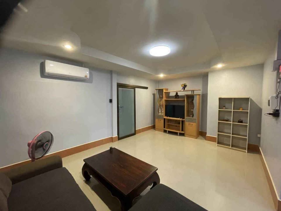 Furnished 2-bed house for rent, pets allowed – photo 2