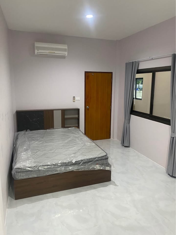 Renovated 2-bedroom corner house for rent at Srisukchat 3, pet-friendly – photo 2