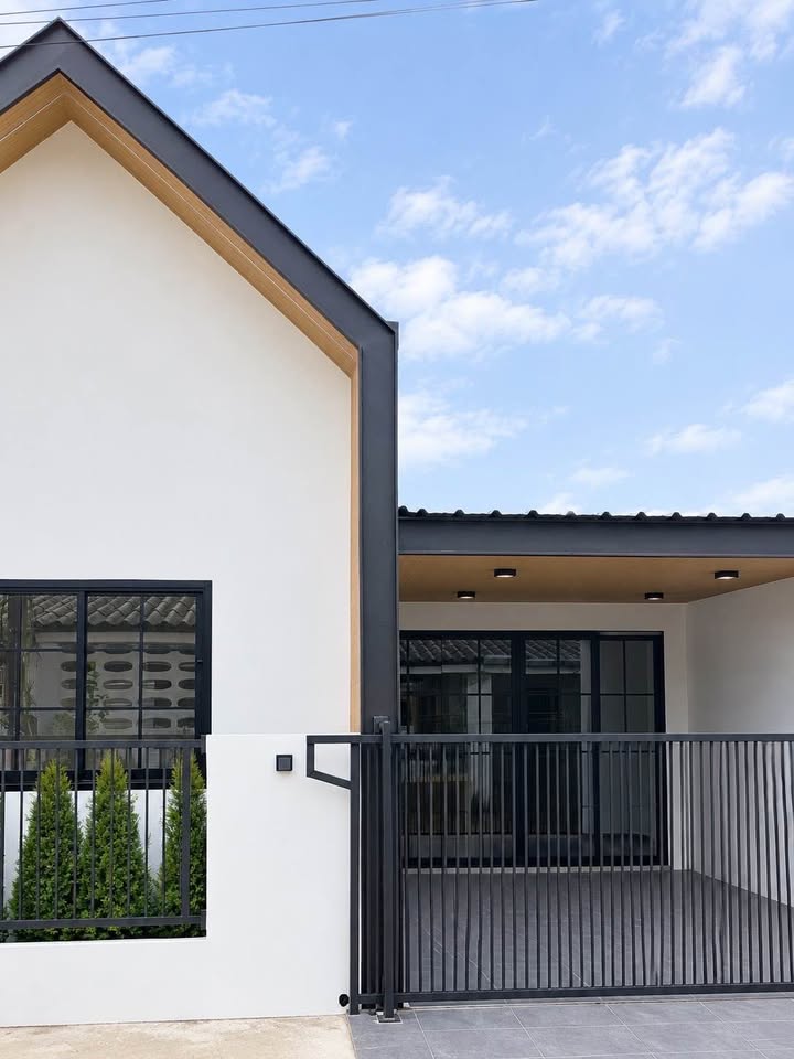 Nordic-style 3-bed townhouse for sale at Chaofa Daoroong – photo 2