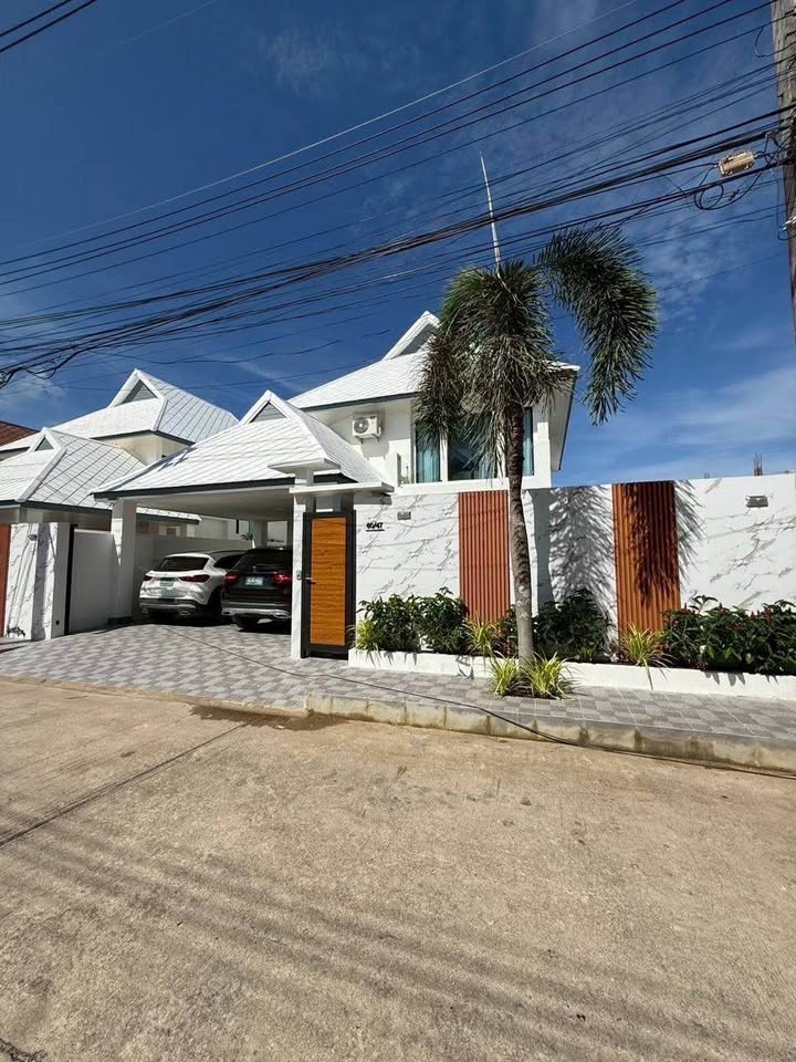 4-bedroom private pool villa for rent in Palai, Chalong