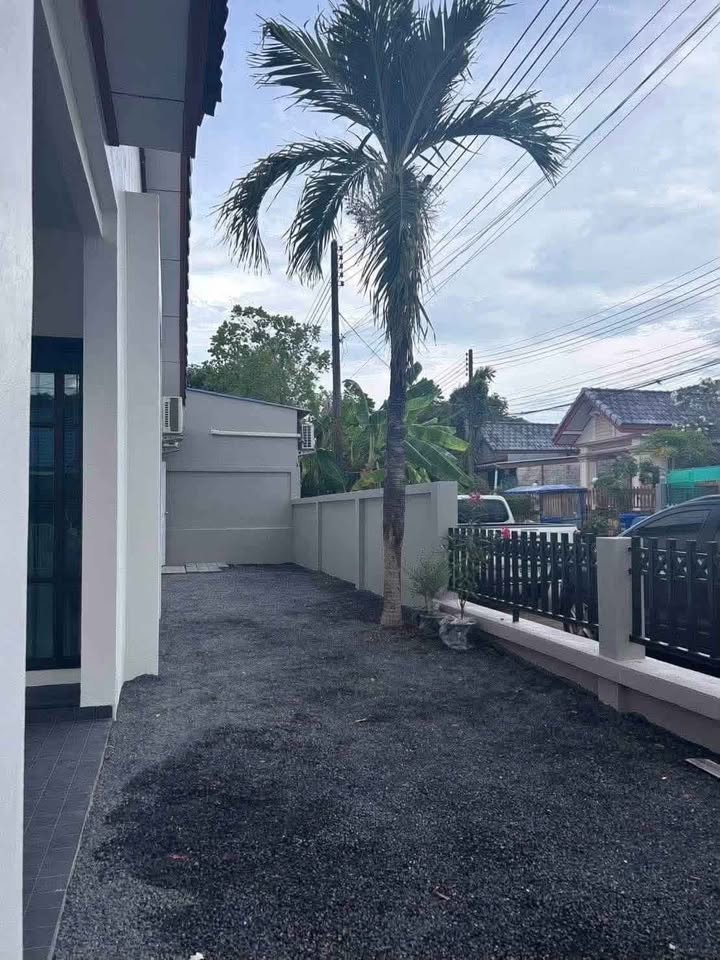 Furnished 2-bed corner house for rent at Srisuchat Grand View 2 – photo 9