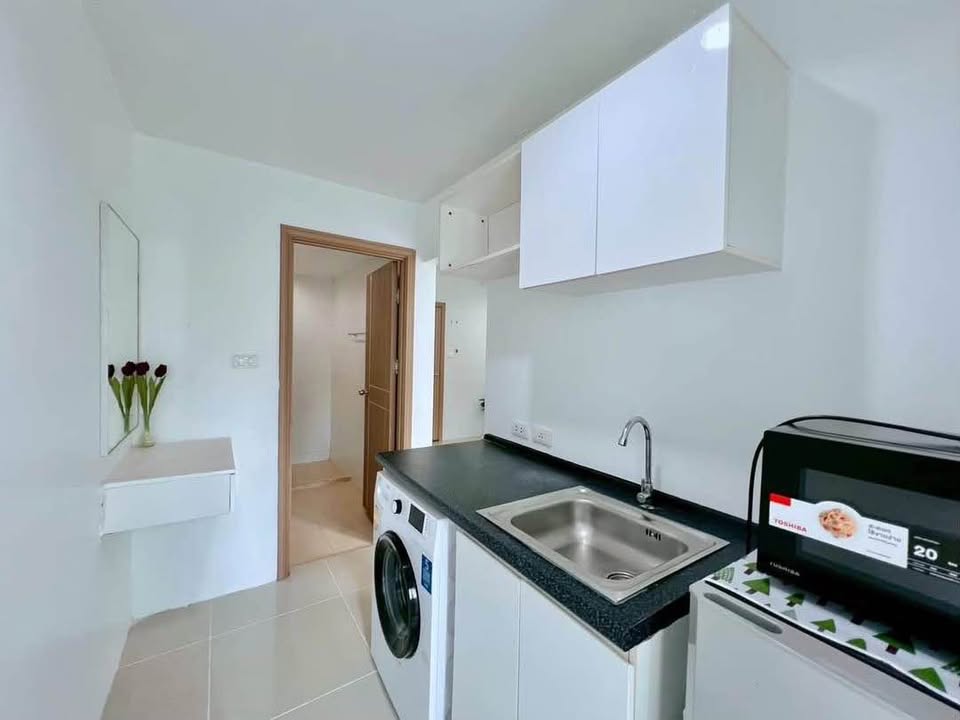 Mountain view 1-bed condo at The Royal Place – photo 3