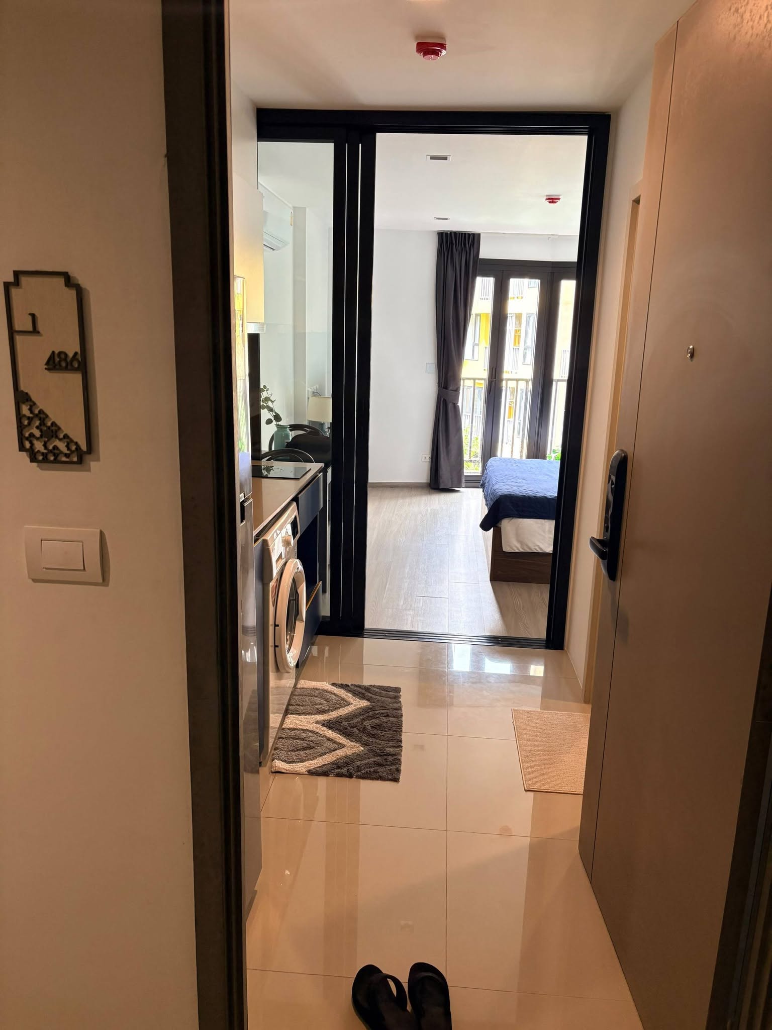 Studio with pool view and large balcony at The Base Central Phuket – รูปที่ 10