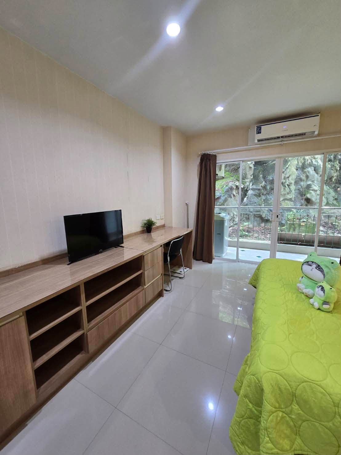 Cat-friendly condo for rent at Phanason Green Place – photo 4