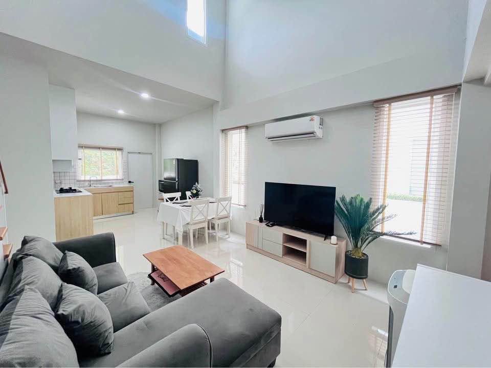 Modern 2-Bed Townhouse for Rent at Modern Life Srisunthon – photo 2