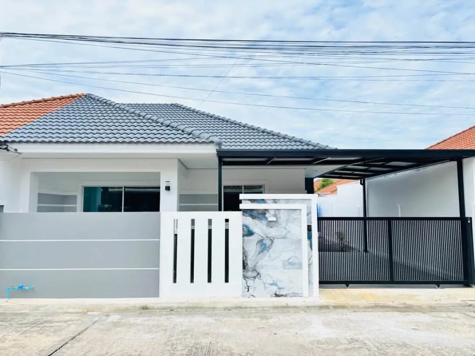 Renovated single-storey semi-detached house in Thalang