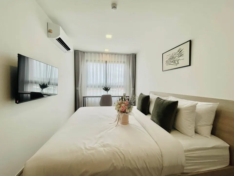 Corner 2-bedroom pool view condo for rent at The Base Bukit