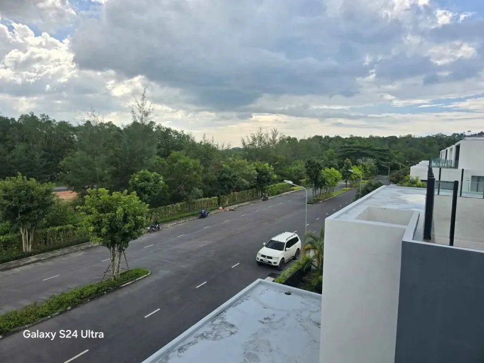 5-bed pool house for rent at Laguna Park 2