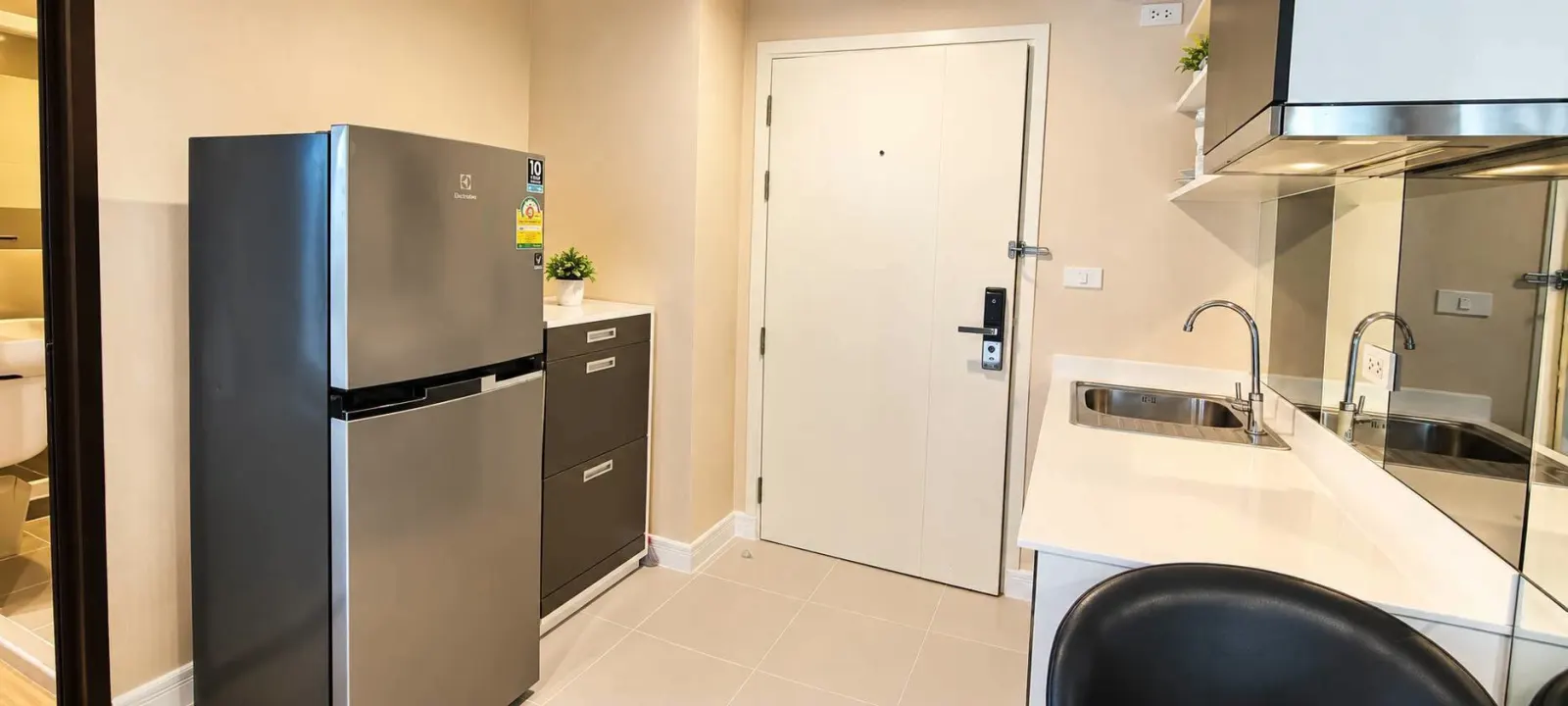 Furnished 28 sqm condo for rent at ZCAPE III, Wichit – photo 6