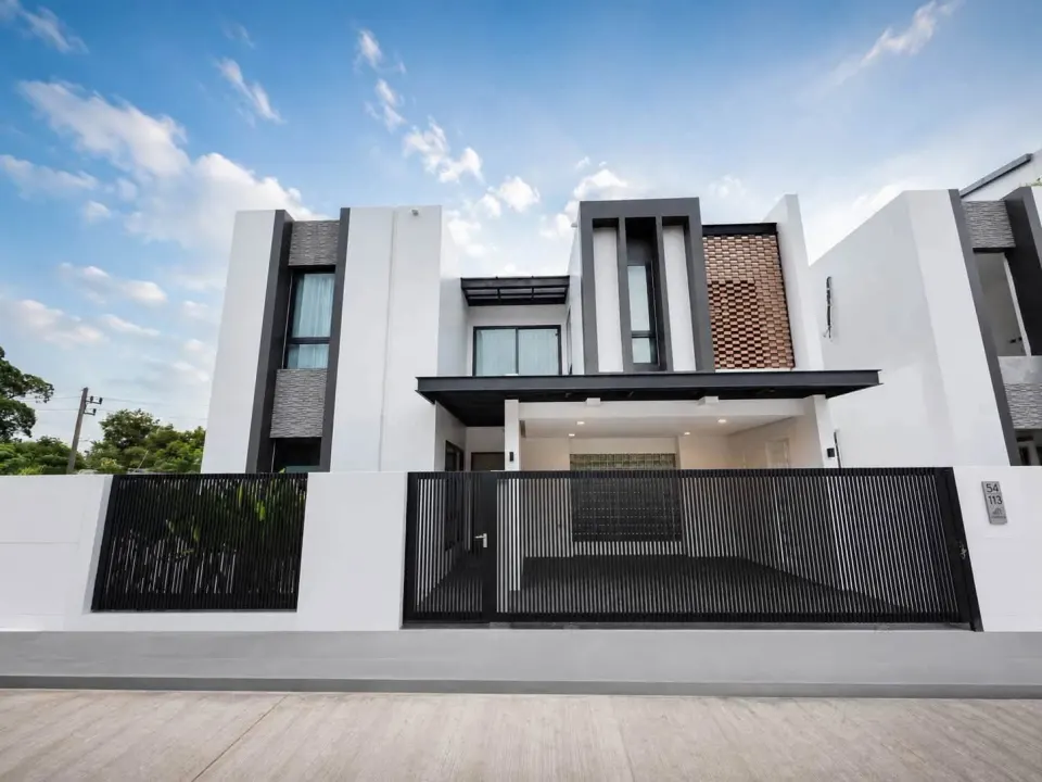 Modern pool villa for rent in Chalong near BCIS