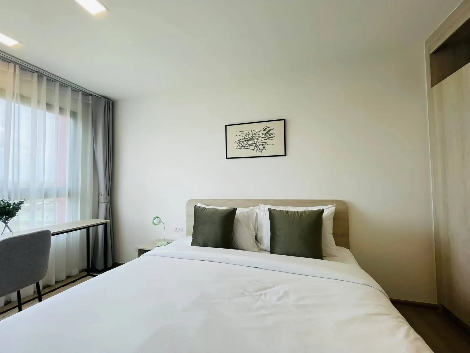 Corner 2-bedroom pool view condo for rent at The Base Bukit – photo 9