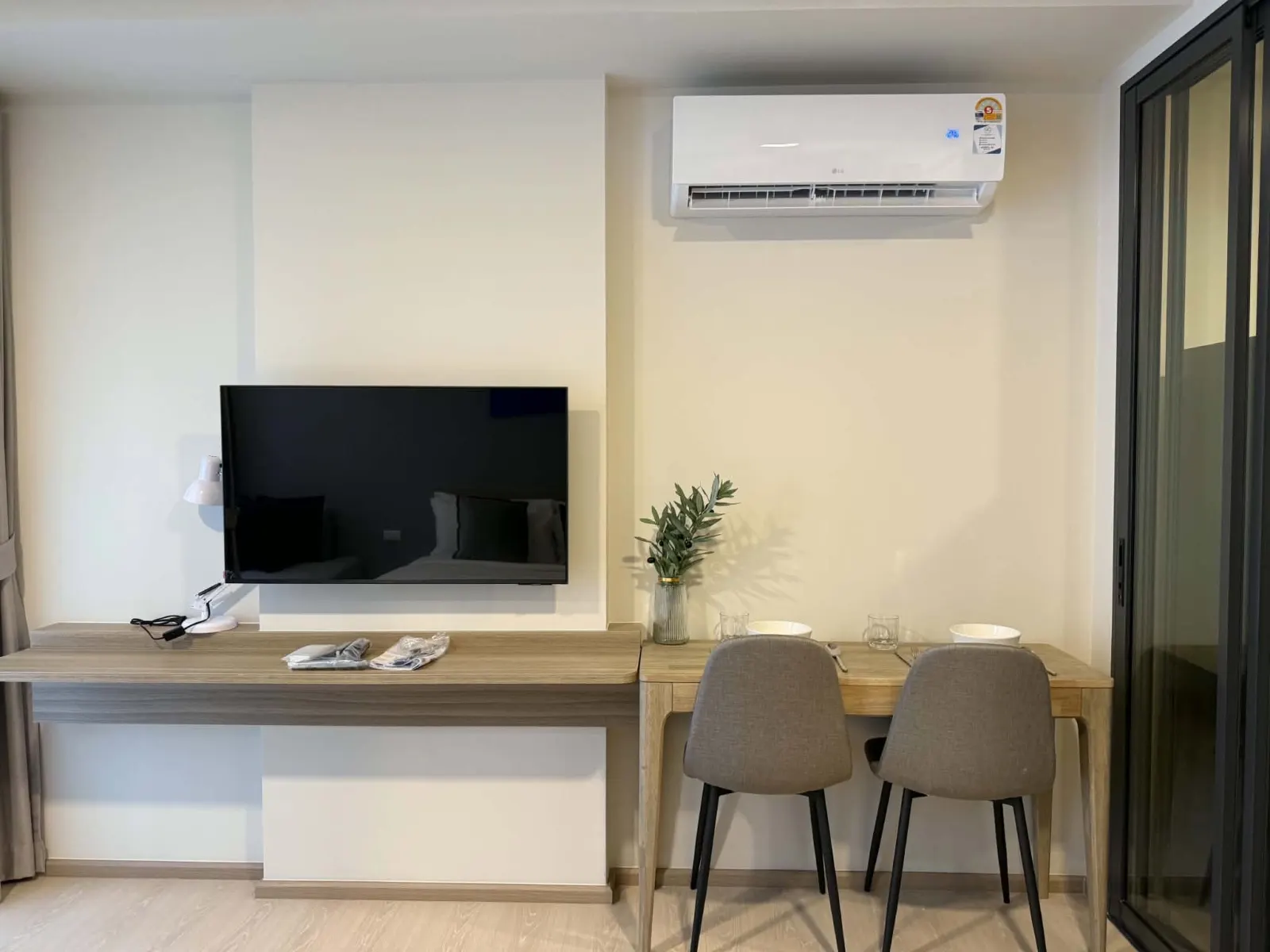 Furnished 1-bedroom condo for rent at The Base Rise, near Central Phuket – รูปที่ 2