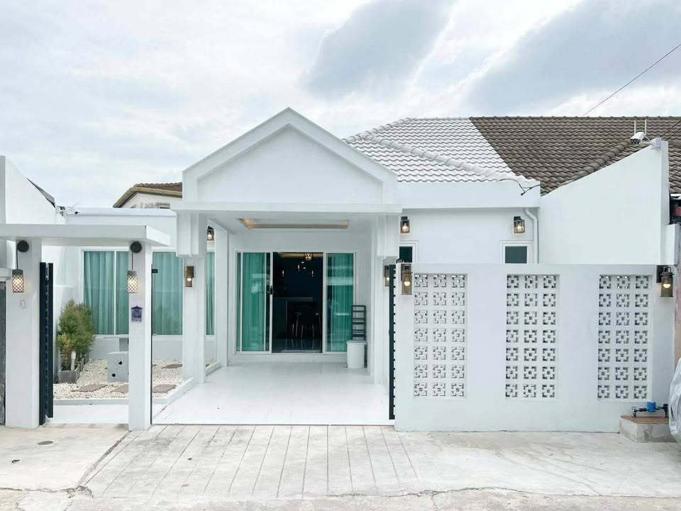 Furnished 3-bedroom house on Thep Anusorn Rd, Wichit