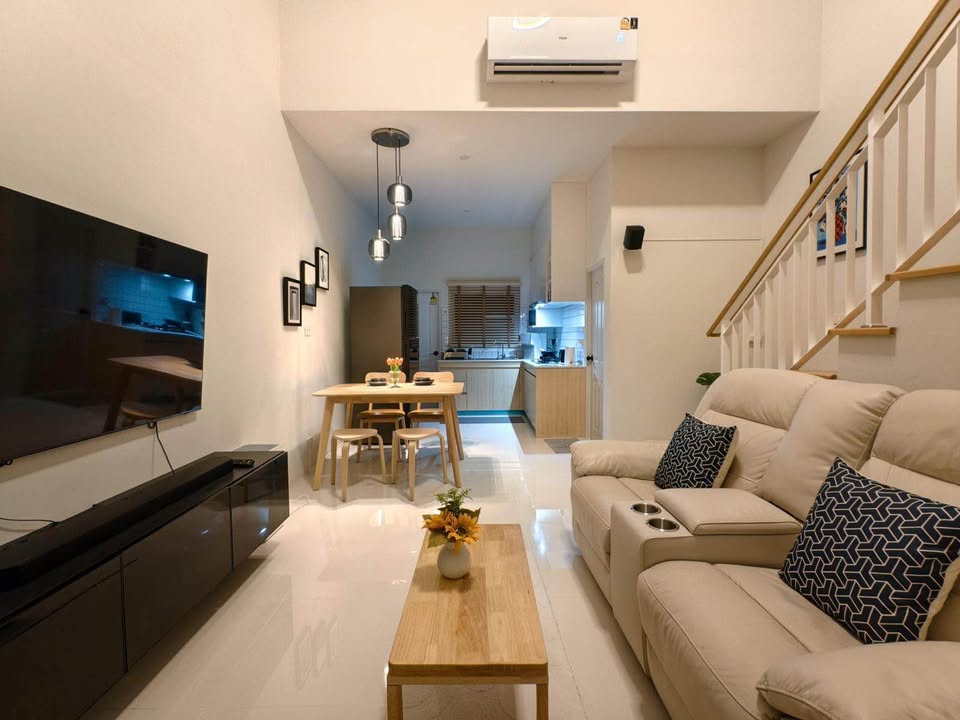 Modern 2-bedroom townhome for rent at Modern Life Srisunthon, Thalang