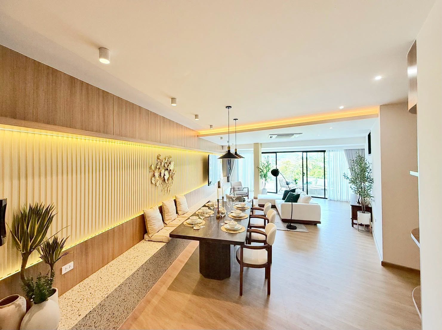 Renovated 3-bed golf view condo for sale in Kathu – photo 1