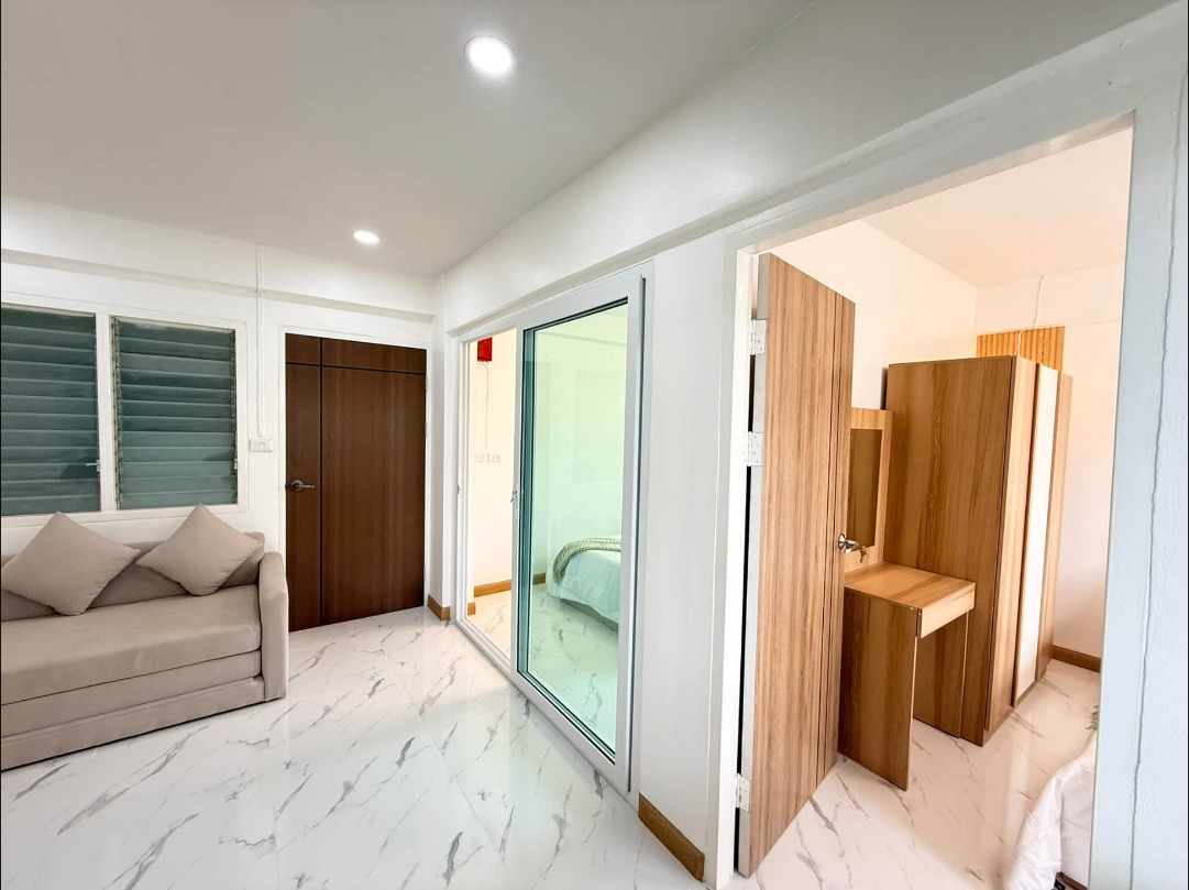 Renovated 2-bed corner unit at Ban Phon Housing – photo 8