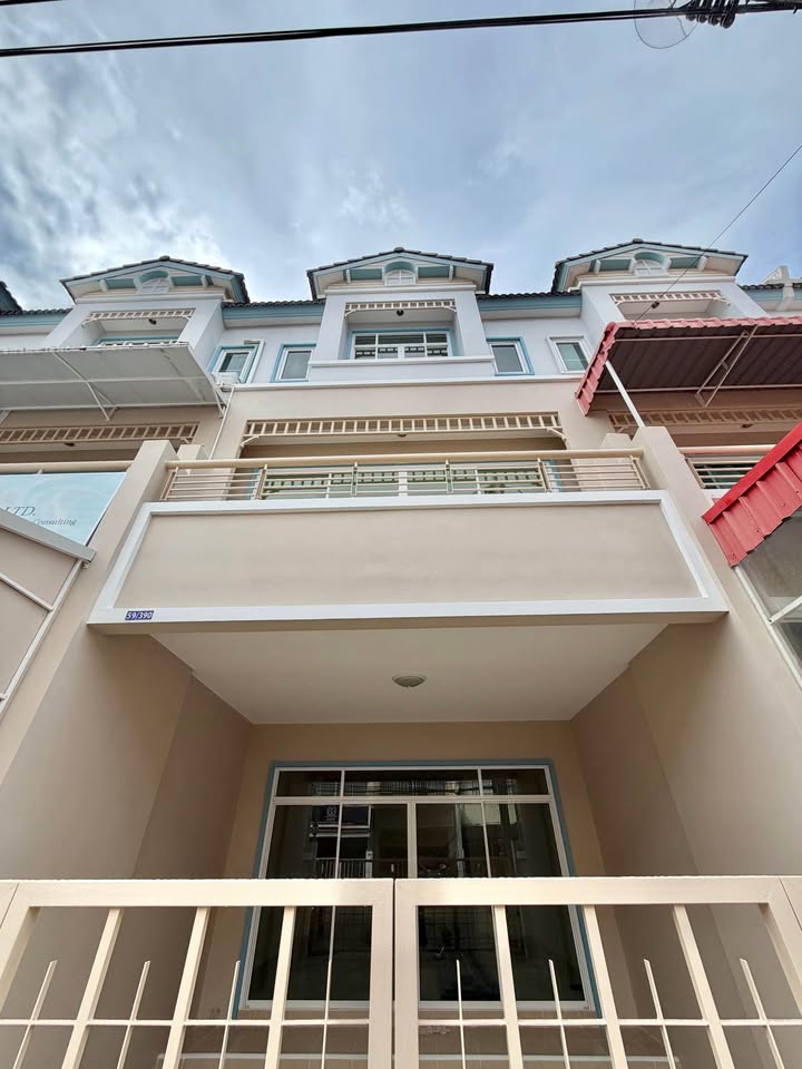 New 3-storey 4-bedroom shophouse for rent in Kathu – photo 2