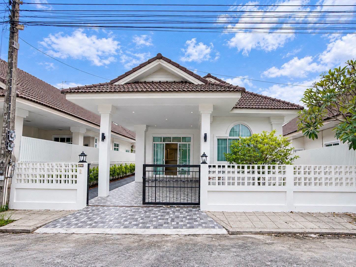Fully renovated 2-bedroom detached house for sale at Sinsuk Thani – photo 1